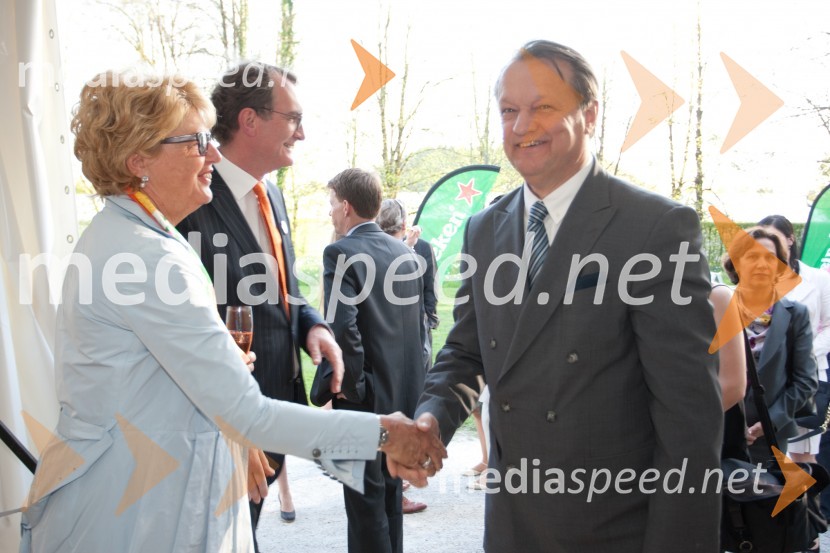 Aleid Douma, soproga veleposlanika NIzozemske v Sloveniji; Anton PapežSprejem nizozemskega veleposlaništva ob rojstnem dnevu kraljice Beatrix