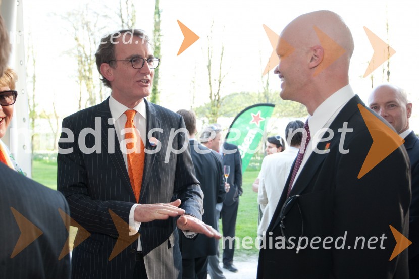 Jos Douma, veleposlanik Nizozemske v Sloveniji; Ville Cantell, veleposlaništvo Finske v SlovenijiSprejem nizozemskega veleposlaništva ob rojstnem dnevu kraljice Beatrix