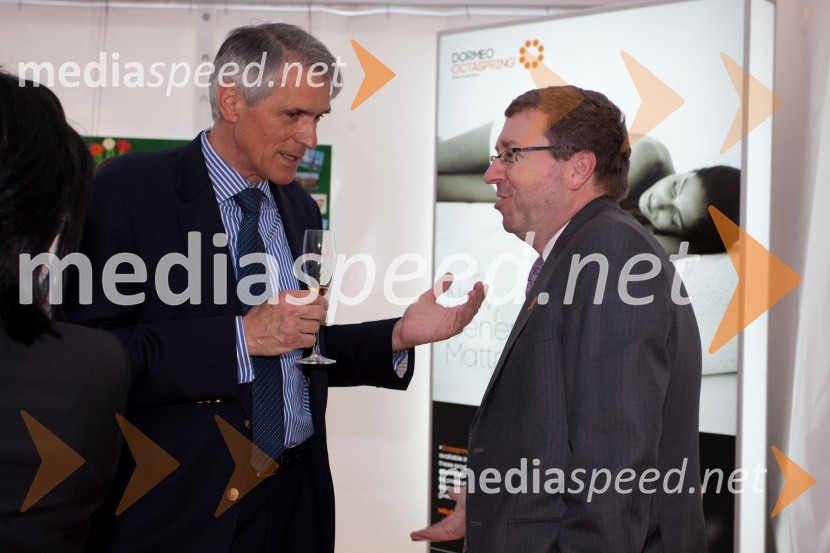 Slobodan Sibinčič, predsednik uprav GV skupine in predsednik sveta Managerskih koncertov; Eugene S. Young, namestnik veleposlanika ZDA v SlovenijiSprejem nizozemskega veleposlaništva ob rojstnem dnevu kraljice Beatrix