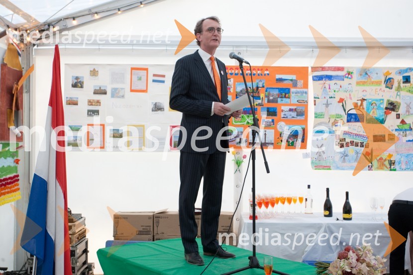 Jos Douma, veleposlanik Nizozemske v SlovenijiSprejem nizozemskega veleposlaništva ob rojstnem dnevu kraljice Beatrix