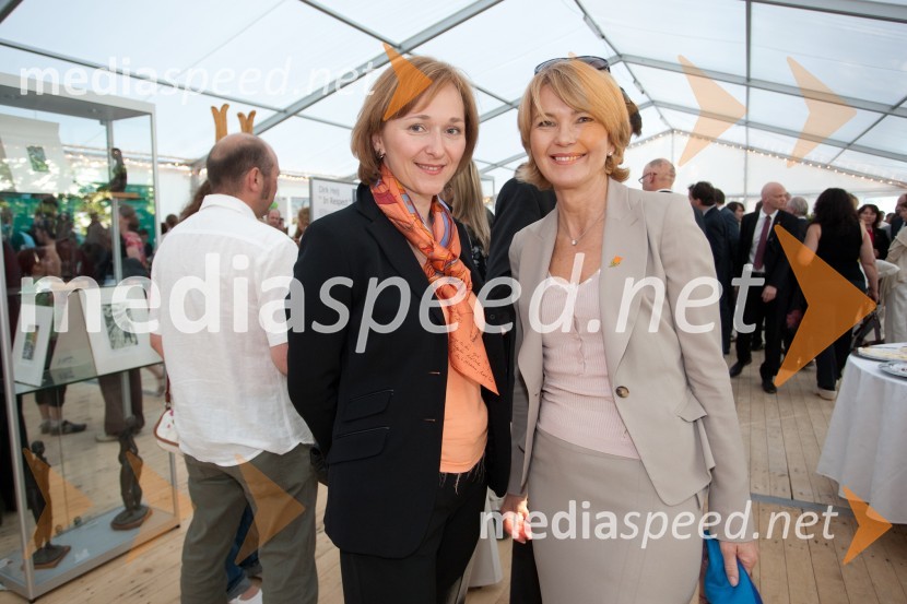 Dr. Barbara Jaki, direktorica Narodne galerije; Nevenka Črešnar Pergar, direktorica NP ConsultingSprejem nizozemskega veleposlaništva ob rojstnem dnevu kraljice Beatrix