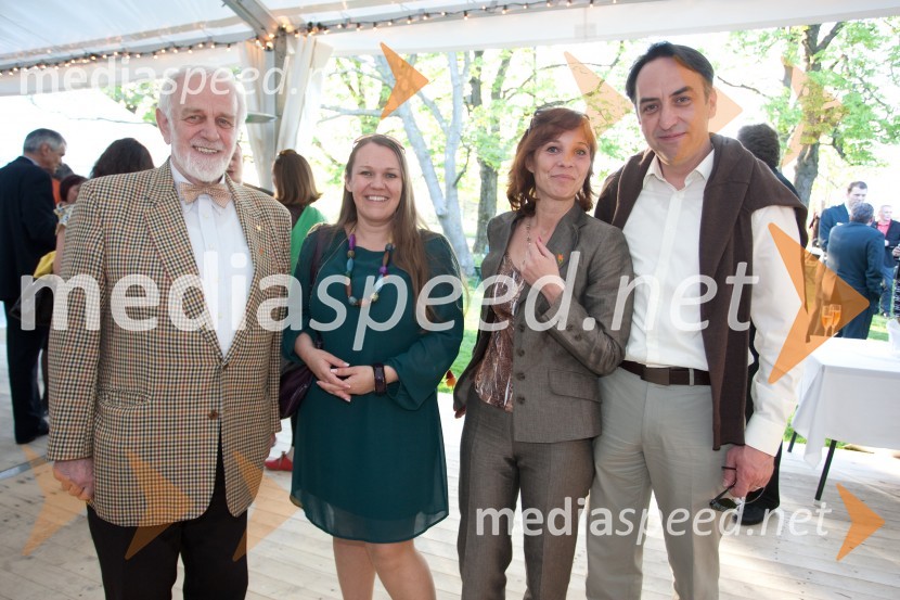 MItja Meršol, nekdanji urednik Dela; NIna Irt, AmCham; Brane Golubovič s soprogoSprejem nizozemskega veleposlaništva ob rojstnem dnevu kraljice Beatrix