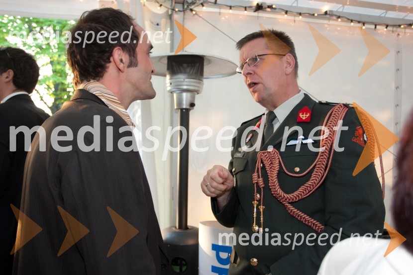 Vito Rožej, igralec, politik; Arthur Beglinger, vojaški ataše NizozemskeSprejem nizozemskega veleposlaništva ob rojstnem dnevu kraljice Beatrix