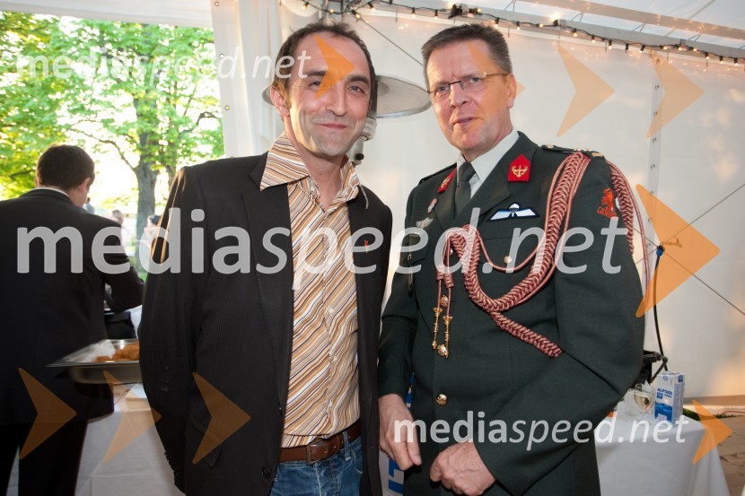 Vito Rožej, igralec, politik; Arthur Beglinger, vojaški ataše NizozemskeSprejem nizozemskega veleposlaništva ob rojstnem dnevu kraljice Beatrix