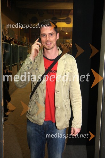 Boštjan Bračič, moderator na Radiu City in pevecŽeljko Joksimović, koncert v dvorani Tabor