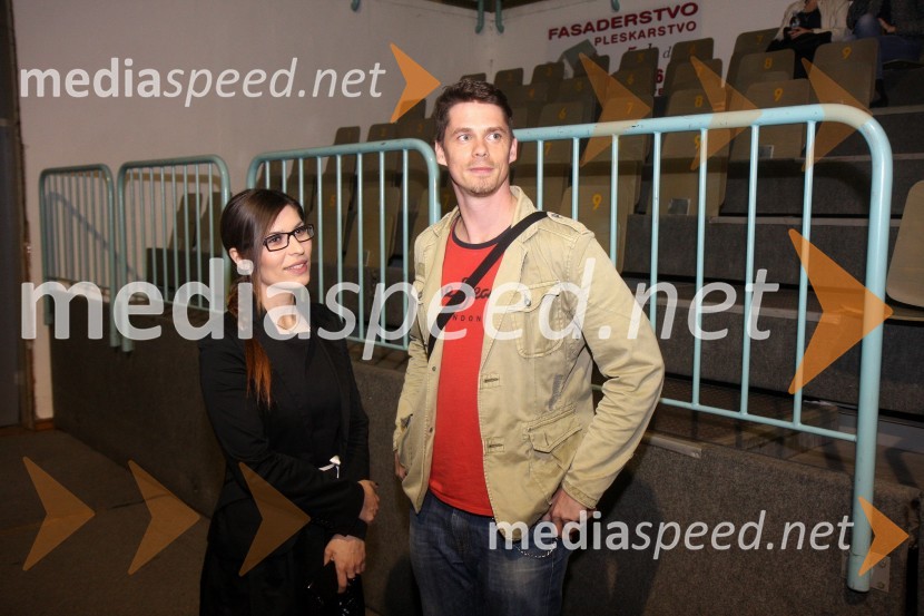 Natalija Bratkovič, novinarka Radia City; Boštjan Bračič, moderator na Radiu City in pevecŽeljko Joksimović, koncert v dvorani Tabor