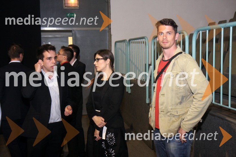 Tadej Trehtar, organizator; Natalija Bratkovič, novinarka Radia City; Boštjan Bračič, moderator na Radiu City in pevecŽeljko Joksimović, koncert v dvorani Tabor