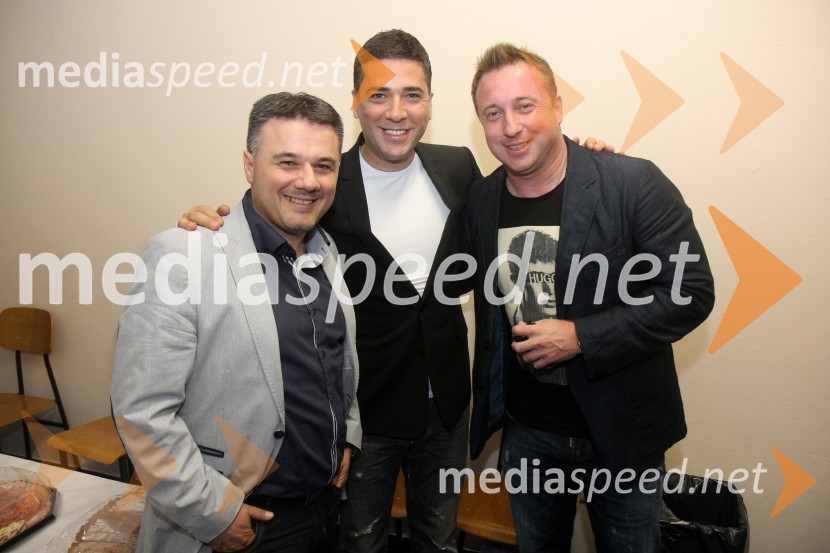 Bane Obradovič, manager Željka Joksimovića; Željko Joksimović, pevec; Leon Ribnikar, organizator koncertov Željka JoksimovićaŽeljko Joksimović, koncert v dvorani Tabor