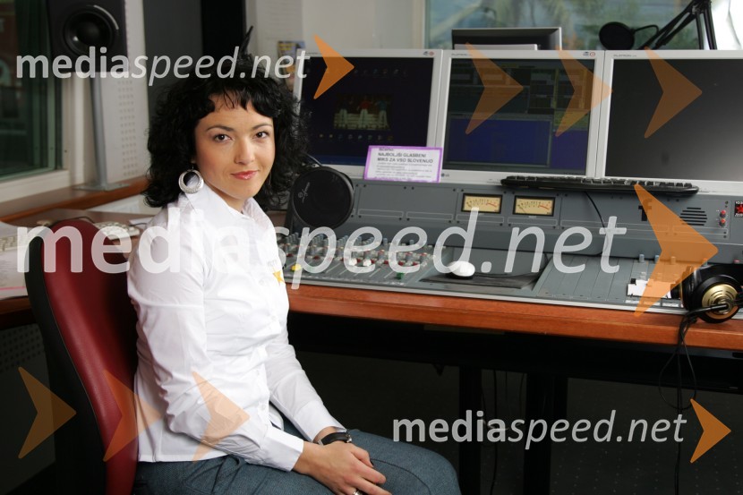 Polona Požgan, voditeljica jutranjega programa Radia CenterModeratorji Radia Center v studiu