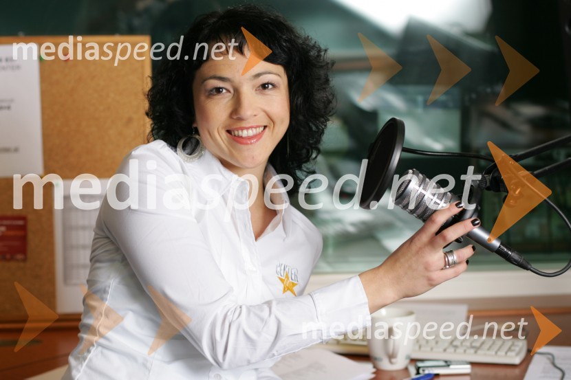 Polona Požgan, voditeljica jutranjega programa Radia CenterModeratorji Radia Center v studiu