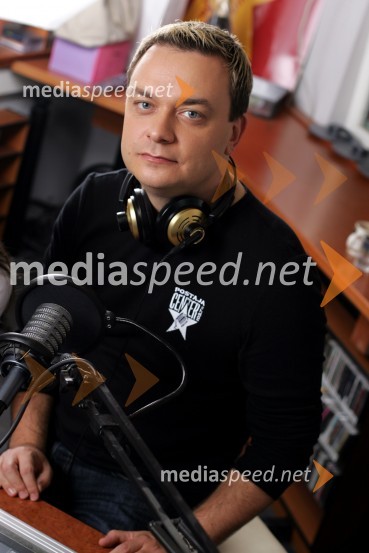 Sašo Papp, voditelj jutranjega programa Radia CenterModeratorji Radia Center v studiu