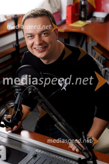 Sašo Papp, voditelj jutranjega programa Radia CenterModeratorji Radia Center v studiu