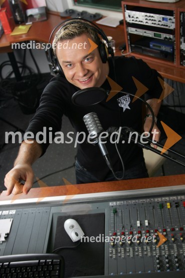 Sašo Papp, voditelj jutranjega programa Radia CenterModeratorji Radia Center v studiu