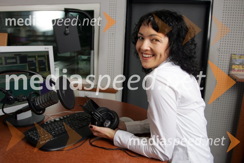 Polona Požgan, voditeljica jutranjega programa Radia CenterModeratorji Radia Center v studiu