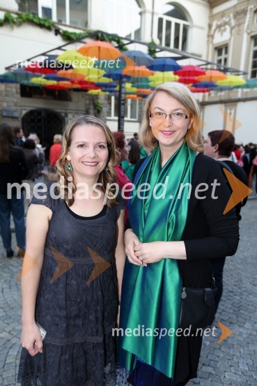 Dr. Valentina Bevc Varl, kustodinja Pokrajinskega muzeja Maribor; Mirjana 
Koren, direktorica Pokrajinskega muzeja MariborPokrajinski muzej Maribor, otvoritev Meseca mode v muzeju