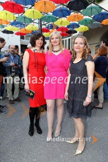 Maja Hren Brvar, kustodinja Pokrajinskega muzeja Maribor; Joanna Bertoncelj, Pokrajinski
muzej Maribor; dr. Valentina Bevc Varl, kustodinja Pokrajinskega muzeja MariborPokrajinski muzej Maribor, otvoritev Meseca mode v muzeju