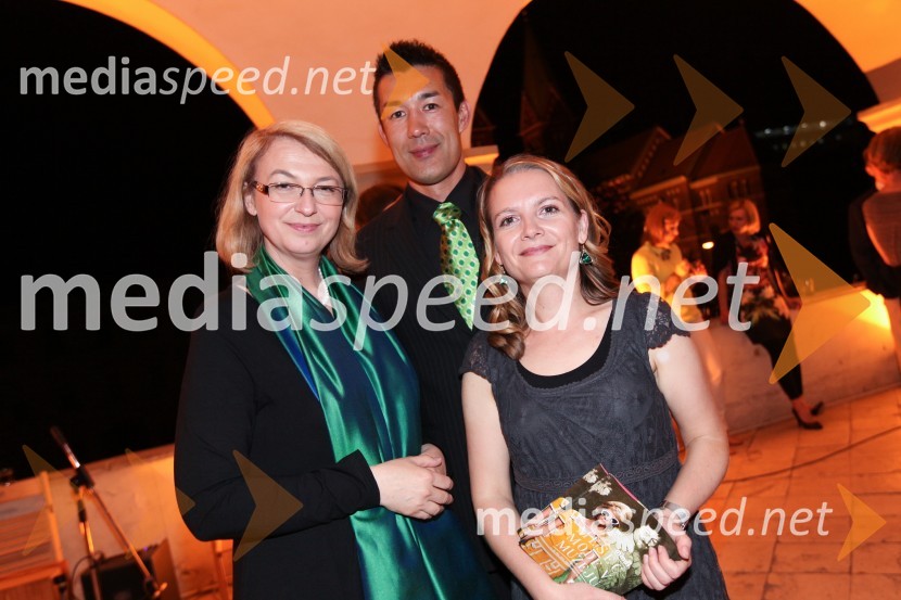 Mirjana 
Koren, direktorica Pokrajinskega muzeja Maribor; Taiji Tokuhisa, povezovalec prireditve; dr. Valentina Bevc Varl, kustodinja Pokrajinskega muzeja MariborPokrajinski muzej Maribor, otvoritev Meseca mode v muzeju