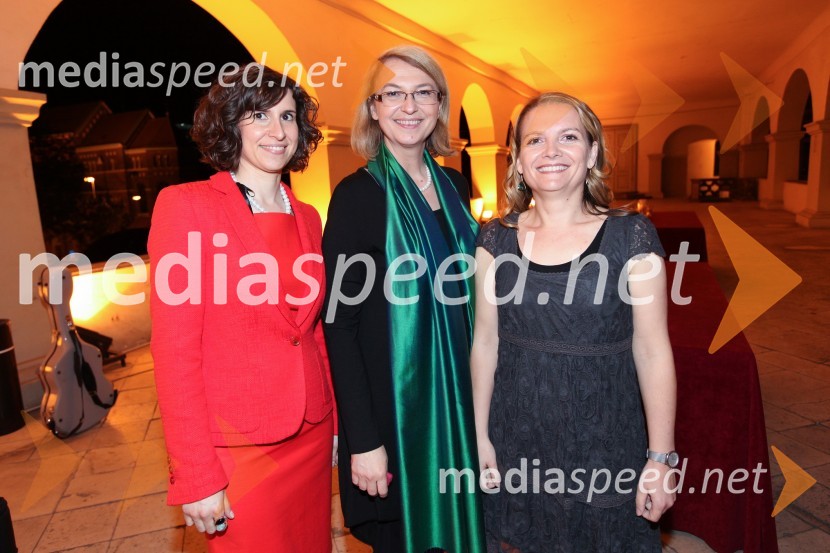 Maja Hren Brvar, kustodinja Pokrajinskega muzeja Maribor;&nbsp; Mirjana 
Koren, direktorica Pokrajinskega muzeja Maribor; dr. Valentina 
Bevc Varl, kustodinja Pokrajinskega muzeja MariborPokrajinski muzej Maribor, otvoritev Meseca mode v muzeju