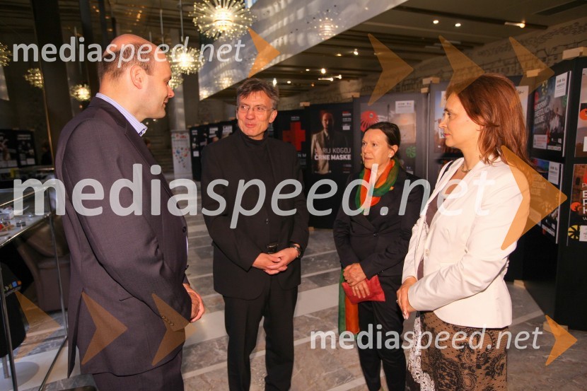 Jure Fišer, direktor družbe Gorenje Surovina d.o.o.; prof. dr. Danijel Rebolj, rektor Univerze v Mariboru; soproga&nbsp;Suzana;&nbsp;dr. Suzana Žilič Fišer, generalna direktorica Zavoda Maribor 2012 - EPKJohn Gabriel Borkman, premiera predstave SNG Maribor
