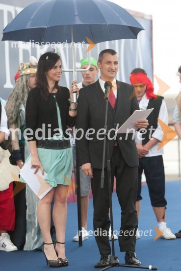Lorella Flego, voditeljica; Samo Omerzel, minister za infrastrukturo in prostorInternautica 2013, otvoritev