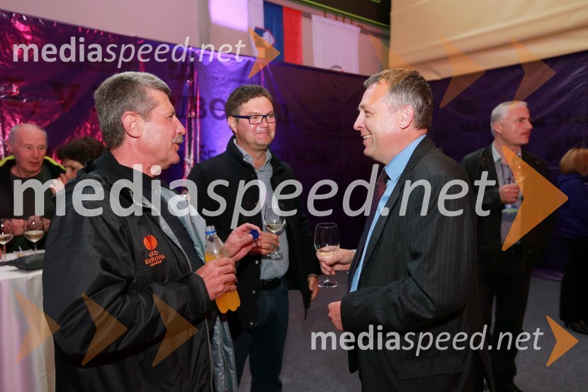 Drago Cotar, predsednik uprave Zavarovalnice Maribor; Tibor Rojs; Mitja Hlastec, direktor Združenja prvoligašev SlovenijePoslovni klub NK Maribor in VIP ob naslovu prvakov