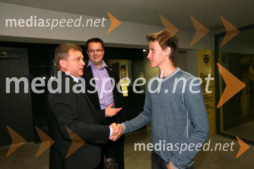 Bojan Ban, direktor NK Maribor; Peter Prevc, smučarski skakalecPoslovni klub NK Maribor in VIP ob naslovu prvakov