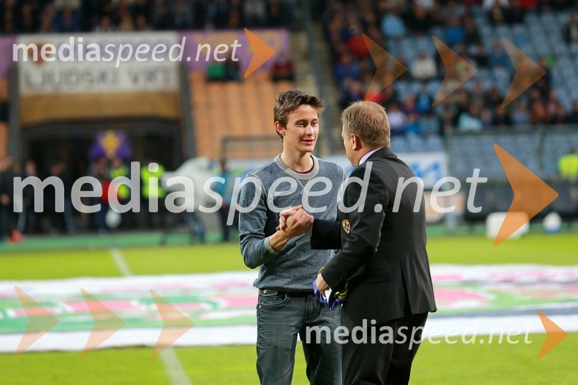 Peter Prevc, smučarski skakalec; Bojan Ban, direktor NK MariborPoslovni klub NK Maribor in VIP ob naslovu prvakov