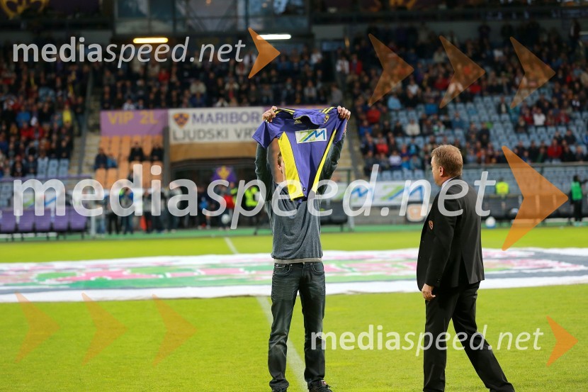 Peter Prevc, smučarski skakalec; Bojan Ban, direktor NK MariborPoslovni klub NK Maribor in VIP ob naslovu prvakov