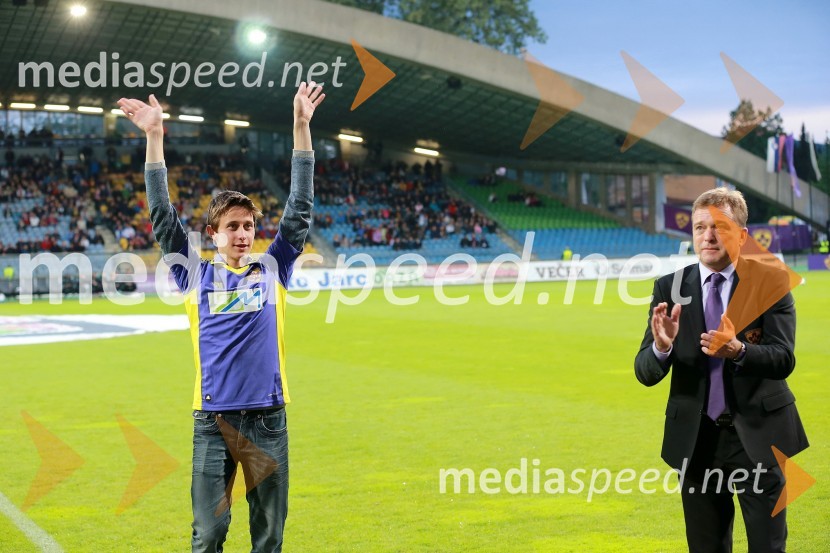 Peter Prevc, smučarski skakalec; Bojan Ban, direktor NK MariborPoslovni klub NK Maribor in VIP ob naslovu prvakov