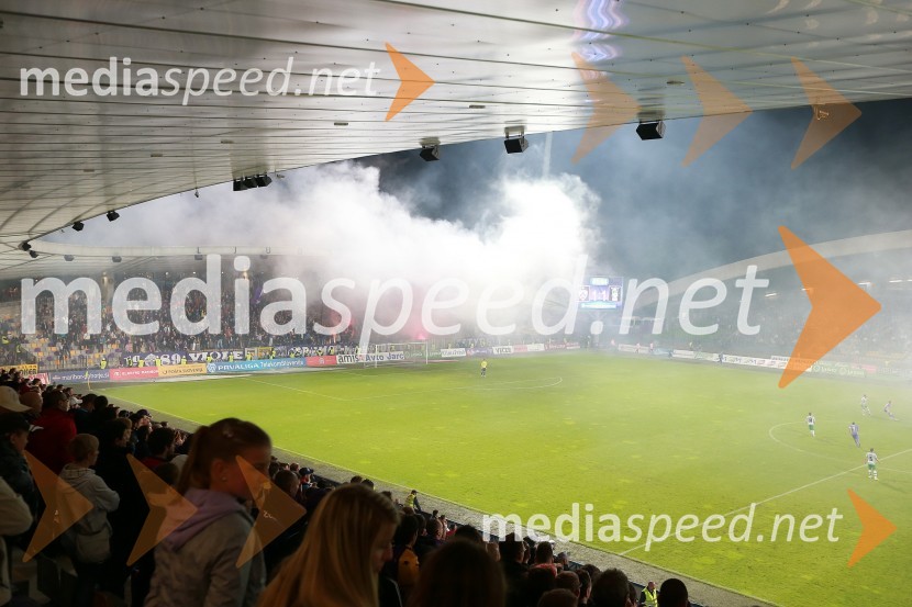 Nogometna tekma NK Maribor - NK OlimpijaPoslovni klub NK Maribor in VIP ob naslovu prvakov