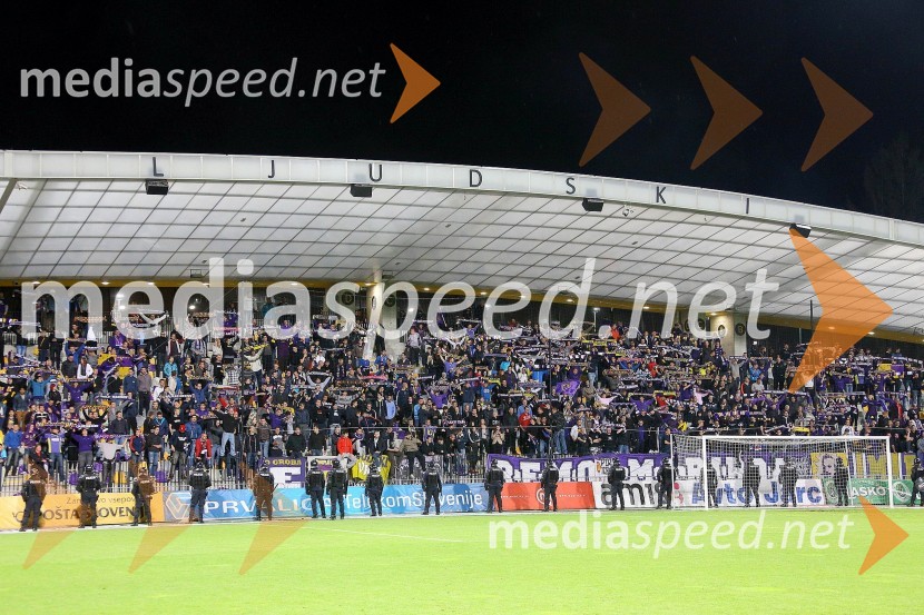 NavijačiNK Maribor enajstič prvak Slovenije ob zmagi nad NK Olimpija