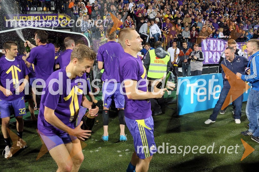 Slavje ob osvojitvi 11. naslova državnega prvakaNK Maribor enajstič prvak Slovenije ob zmagi nad NK Olimpija