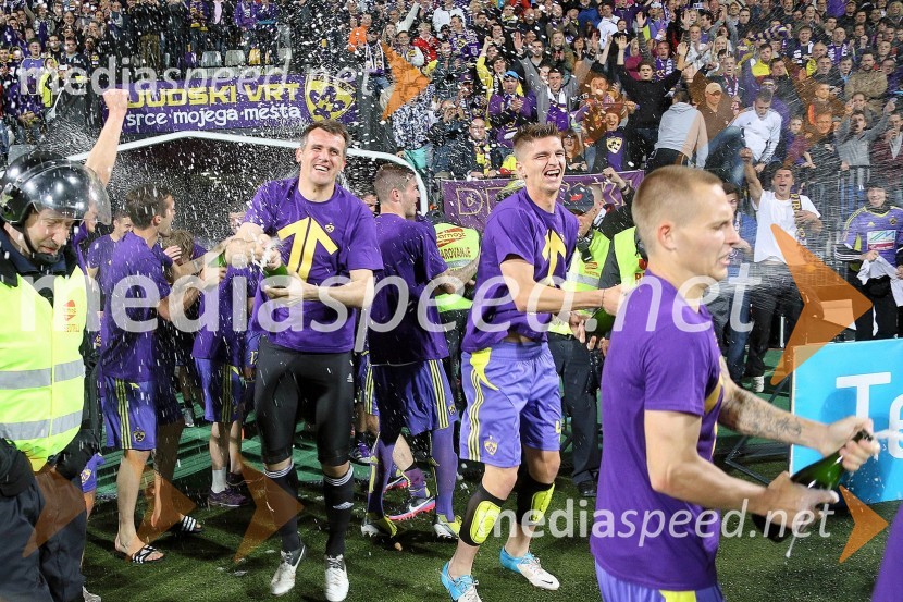 Slavje ob osvojitvi 11. naslova državnega prvakaNK Maribor enajstič prvak Slovenije ob zmagi nad NK Olimpija