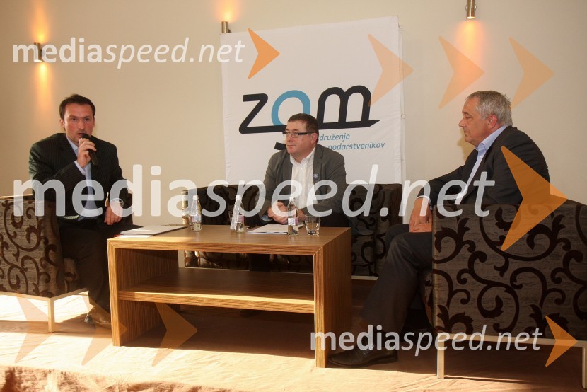 Drago Petek, predsednik UO Združenja gospodarstvenikov Maribora; Aleš Pregl, novinar;&nbsp; dr. Andrej Fištravec, župan MOM; Željko Vogrin, načelnik upravne enote MO MariborAndrej Fištravec in Željko Vogrin gosta Poslovnega kluba ZGM