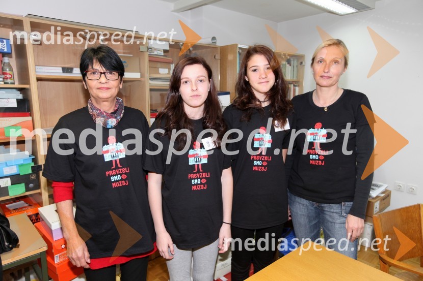 ...; učenki OŠ Draga Kobala; Simona Tripkovič, muzejska svetovalkaPrevzeli smo muzej, projekt v Muzeju narodne osvoboditve Maribor