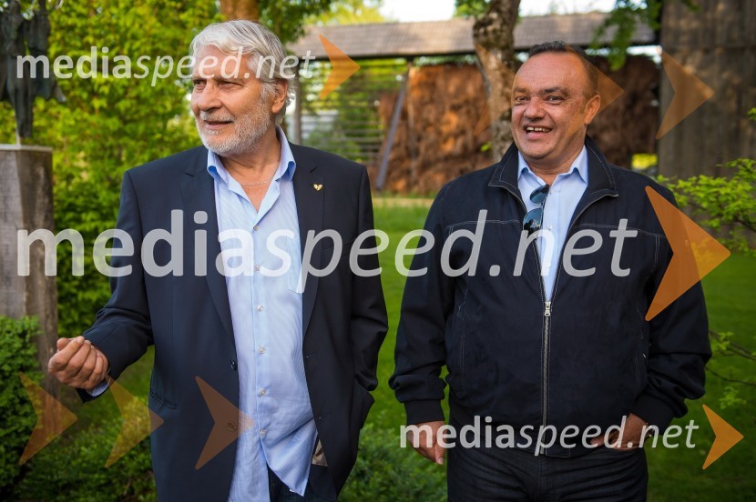 Boris Cavazza, igralec; Igor Popov, veleposlanik Makedonije v SlovenijiBoris Cavazza in Vesna Milek v skednju Škrabčeve domačije