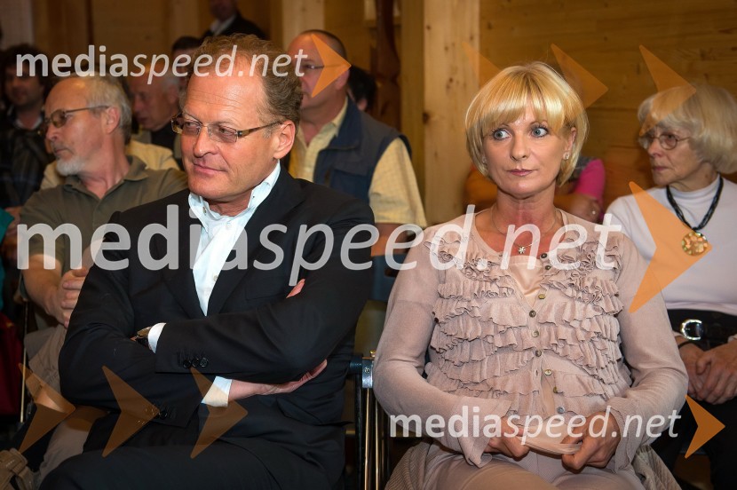 Janez Škrabec, Riko d.o.o.; soproga Sonja Poljanšek - Škrabec, lastnica Welness centra SunnyBoris Cavazza in Vesna Milek v skednju Škrabčeve domačije