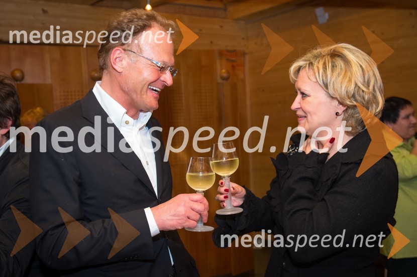 Janez Škrabec, Riko d.o.o.; Ksenija Benedetti, vodja protokola Republike SlovenijeBoris Cavazza in Vesna Milek v skednju Škrabčeve domačije