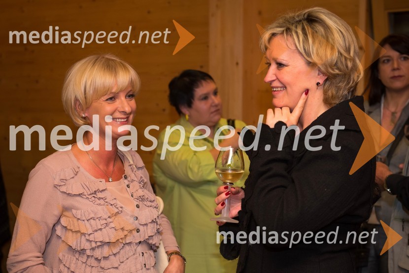 Sonja Poljanšek - Škrabec, lastnica Welness centra Sunny; Ksenija Benedetti, vodja protokola Republike SlovenijeBoris Cavazza in Vesna Milek v skednju Škrabčeve domačije