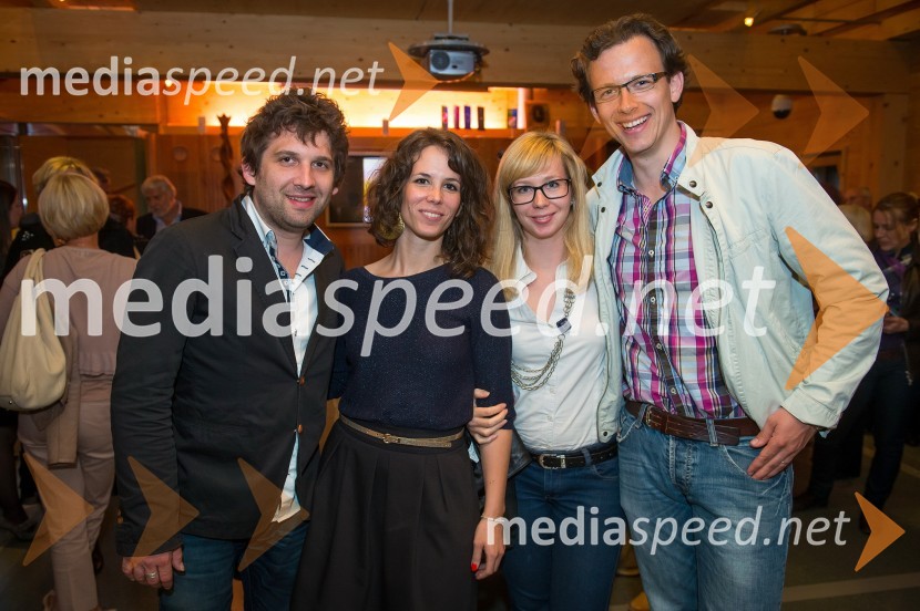 Boris Cavazza in Vesna Milek v skednju Škrabčeve domačije