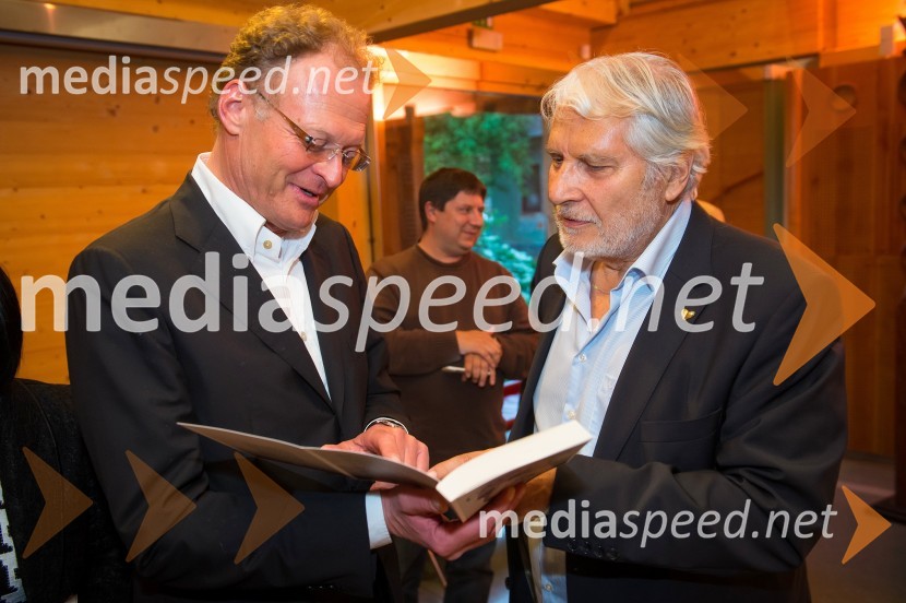 Janez Škrabec, Riko d.o.o.;&nbsp;Boris Cavazza, igralecBoris Cavazza in Vesna Milek v skednju Škrabčeve domačije