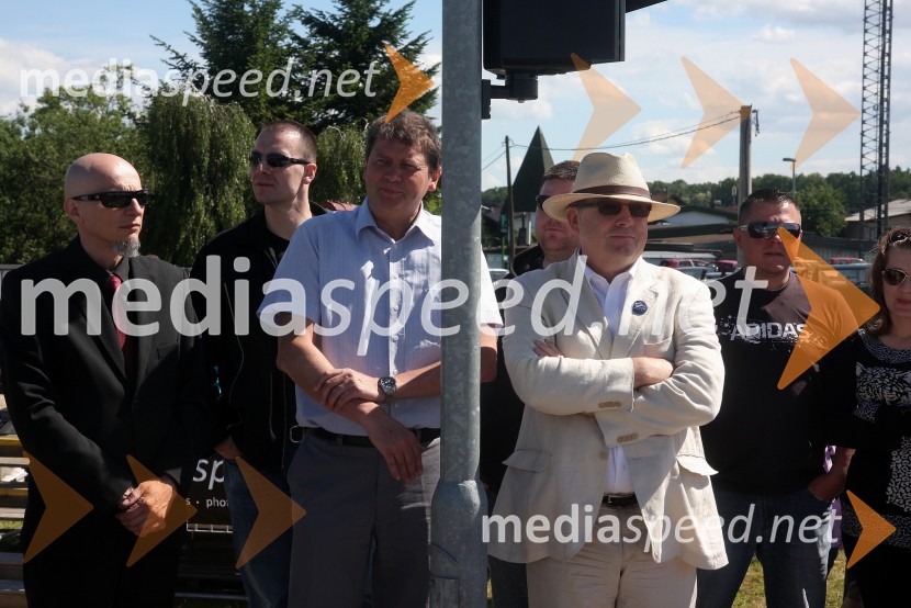 Bartolo Lampret, svetovalec župana MOM za odnose z javnostmi; Ivan Hajnšek, direktor Snaga Maribor; dr. Andrej Fištravec, župan MOMV sožitju rešujemo življenja, predstavitev reševalnih enot