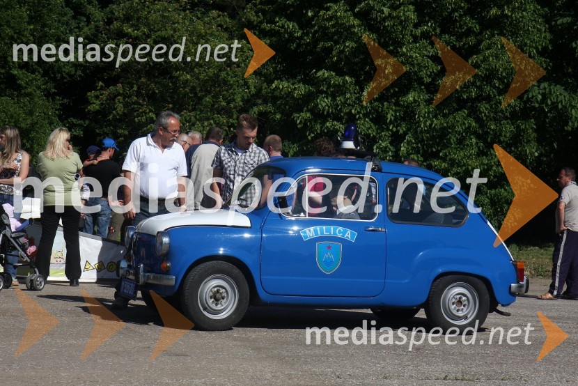 Zastava 750, policijski avto, oldtimerV sožitju rešujemo življenja, predstavitev reševalnih enot