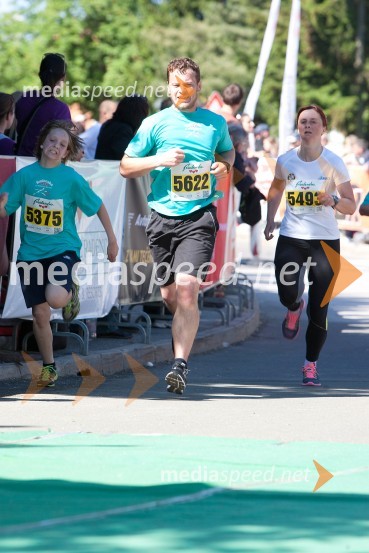 Maj Zemljič (5375); Uroš Hozjan (5622); Marjana Zajfrid (5493)33. Maraton treh src, tekači