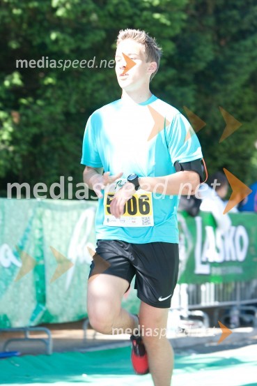 Jure Helbl (5006)33. Maraton treh src, tekači
