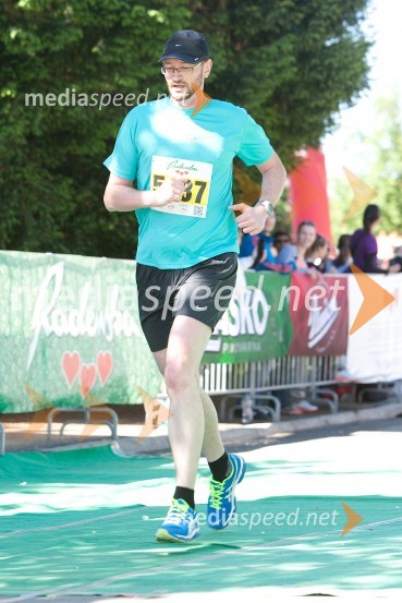 33. Maraton treh src, tekači