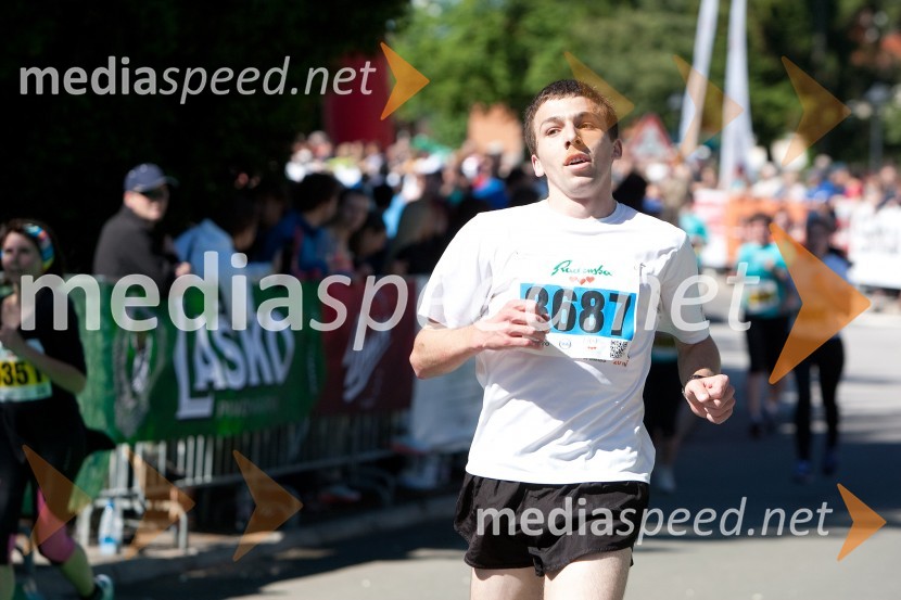 Dejan Preindl (4412)33. Maraton treh src, tekači