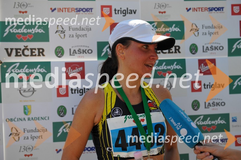 Mojca Grandovec, zmagovalka na 10km33. Maraton treh src, utrinki