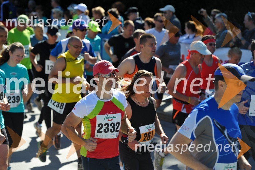 33. Maraton treh src, tekači