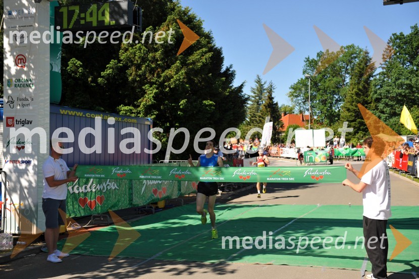 33. Maraton treh src, tekači